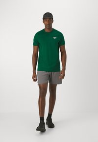 Reebok IDENTITY SMALL LOGO TEE - Osnovna majica kratkih rukava - green