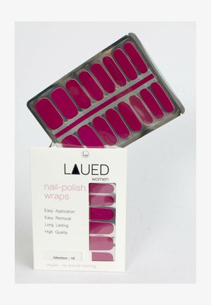 Wraps de vernis à ongles dans des tons de rose profond présentés dans des blisters, avec un emballage mettant en avant une application facile, un retrait simple, une tenue longue durée et une formule végan.