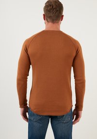 Buratti REGULAR FIT - Pulover - snuff