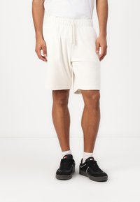 Tommy Hilfiger - TERRY TOWELLING SWEATSHORT - Shorts - ivory petal Immagine in miniatura 1