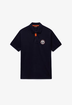 Polo blu navy in cotone, con maniche corte, colletto classico, patta con bottoni arancioni e logo ricamato sul petto.
