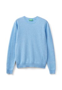 Helles blaues Crewneck langärmliges Sweatshirt mit gerippten Bündchen und Saum, flach auf weißem Hintergrund ausgelegt.