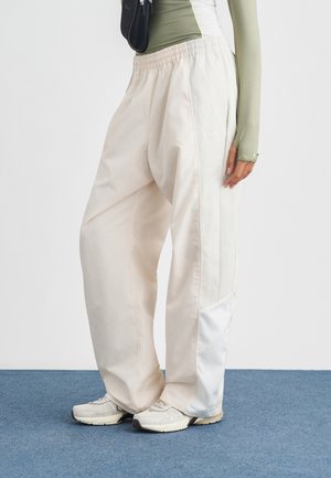 TRACK PANT - Træningsbukser - chalk/light bone/white