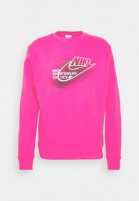 Felpa rosa con maniche lunghe, collo a giro, design del logo frontale in bianco e nero, materiale in cotone, vestibilità casual, texture liscia.