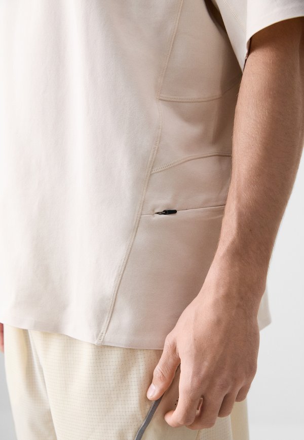 LATITUDE FLIGHT TEE - Basic T-shirt - mist3