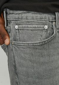 Jack & Jones JJIERIK JJCOOPER BREAKS - Vaqueros tapered - grey denim