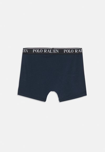 Tamsiai mėlyni medvilniniai bokseriai su juodu juosmeniu. Juosmenyje yra užrašas "POLO RALPH LAUREN" baltomis raidėmis. Lygi tekstūra.