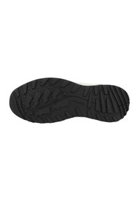 Suola di scarpa nera in gomma con profonde scanalature e motivi a freccia, presenta una linea curva al centro e piccoli fori di ventilazione.