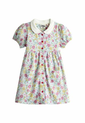 Vestido para niño pequeño con cuello Peter Pan blanco, mangas cortas abullonadas, botones rojos y un patrón floral en rosa, amarillo y verde sobre tela azul claro.