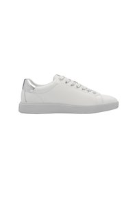 Sneaker bianco in pelle con una texture liscia, punta arrotondata, accento argento sul tallone e design con sei occhielli per i lacci.