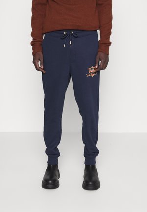 BANNER SHIELD PANTS - Teplákové kalhoty - evening blue