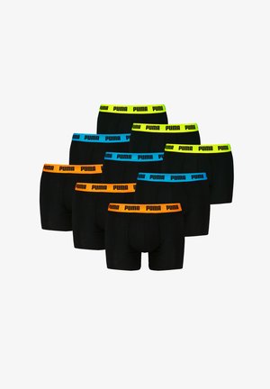 Schwarze Boxer-Slips mit elastischen Taillenbändern in Blau, Grün und Orange. Mit kontrastierendem "PUMA"-Logo auf jedem Taillenband.