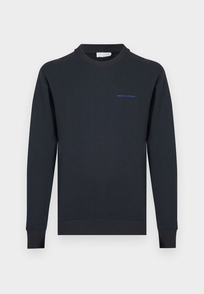 Μπλε σκούρο φούτερ με στρογγυλή λαιμόκοψη από βαμβάκι. Διαθέτει ριμπ μανσέτες και τελείωμα, με το κείμενο «TIGER OF SWEDEN» σε μπλε στο στήθος.