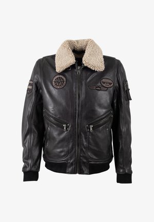 Schwarze Lederbomberjacke mit einem fleecegefütterten Kragen, Reißverschlusstaschen und verschiedenen bestickten Patches auf der Vorder- und Rückseite.
