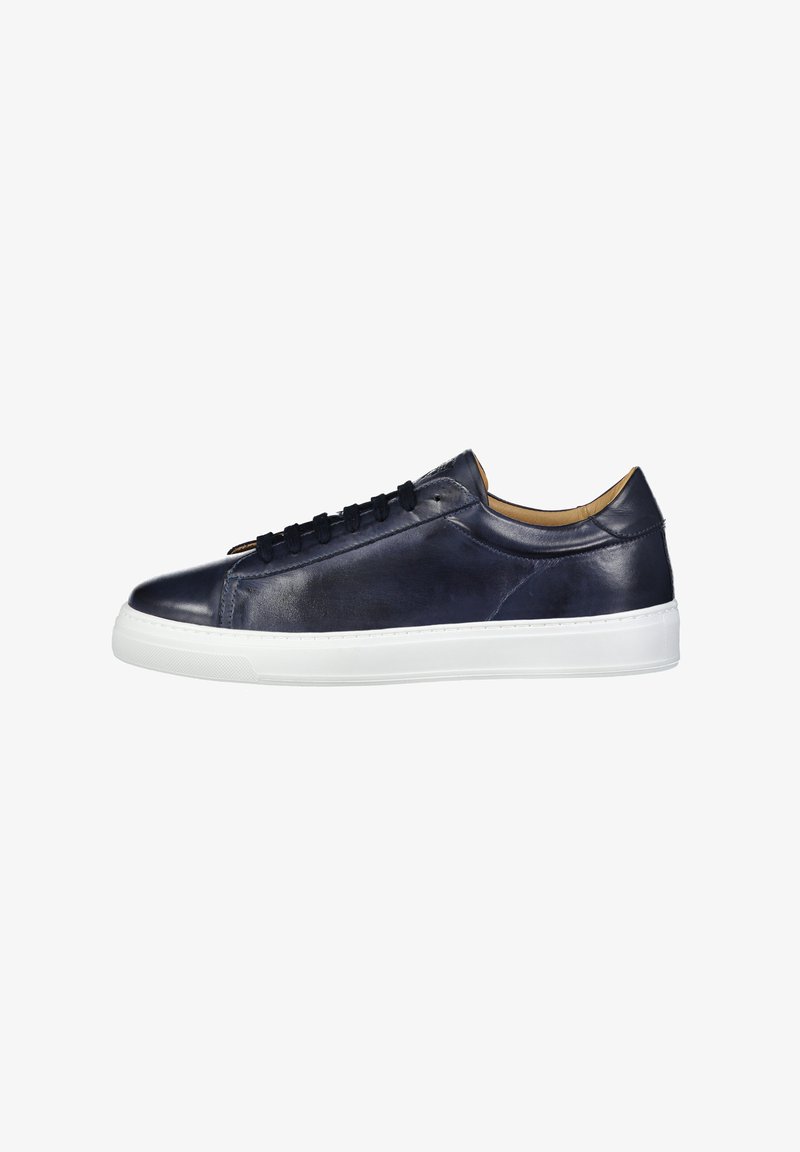 Navy leather sneaker with a smooth finish, white rubber sole, discreet laces, and a minimalist design. Suitable for casual wear.