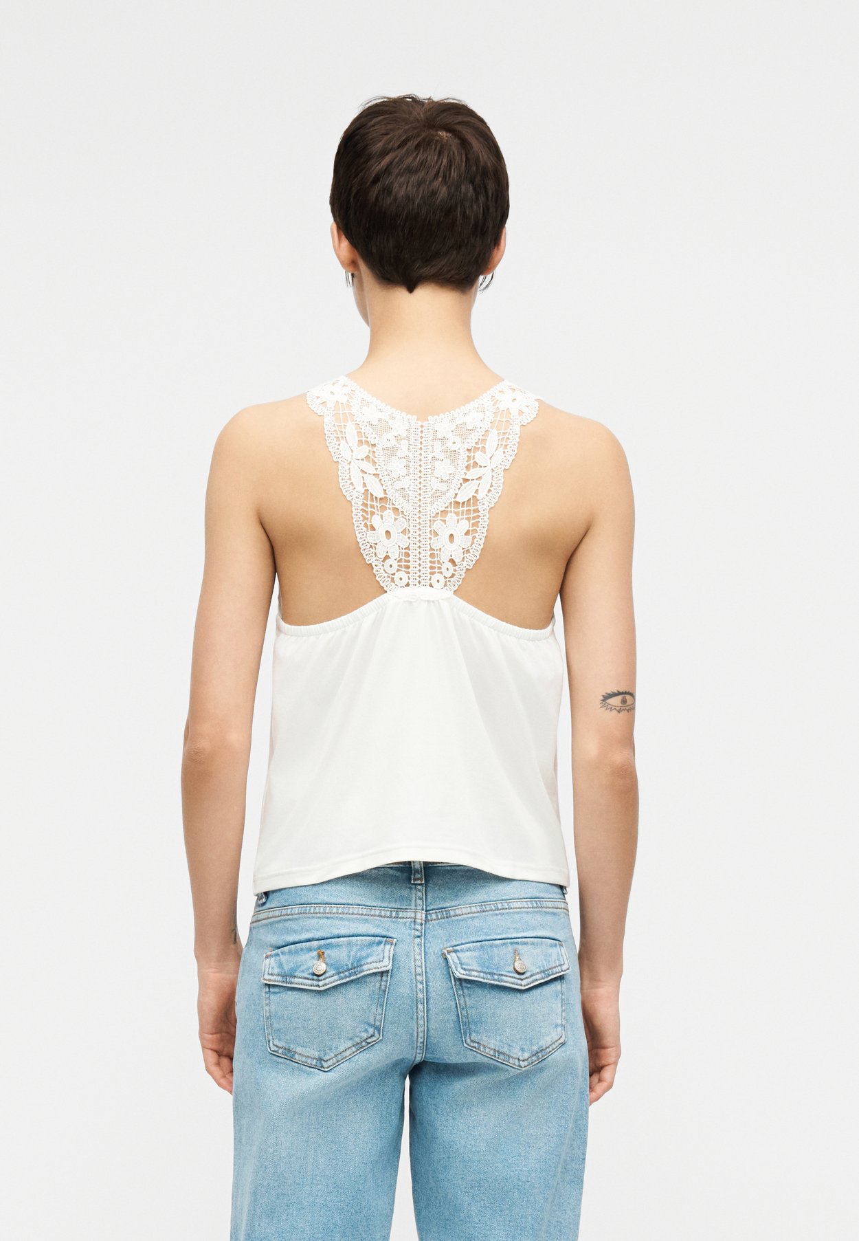 ONLLIVA DEEP NECK