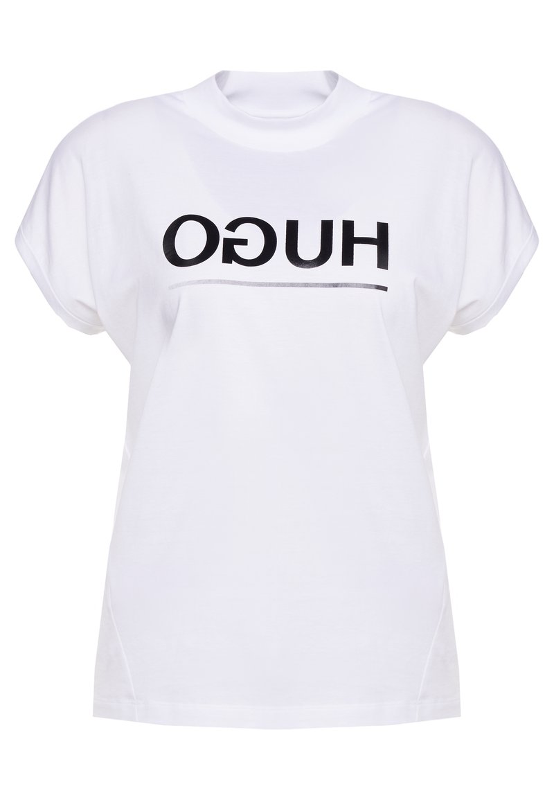 Camiseta de algodón blanca de manga corta, con un logo impreso en negro "HUGO" en la parte frontal y una línea horizontal debajo del texto.