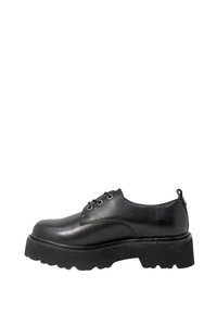 Scarpe in pelle nera con lacci, punta arrotondata, suola piatta strutturata e design minimalista. Presentano due paia di occhielli e un anello sul retro.