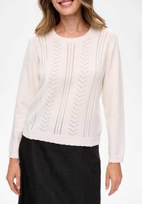 Lichtcrème trui met een ronde halslijn, voorzien van verticale strepen met oogjespatronen en geribbelde boorden en onderrand. Effen textuur.