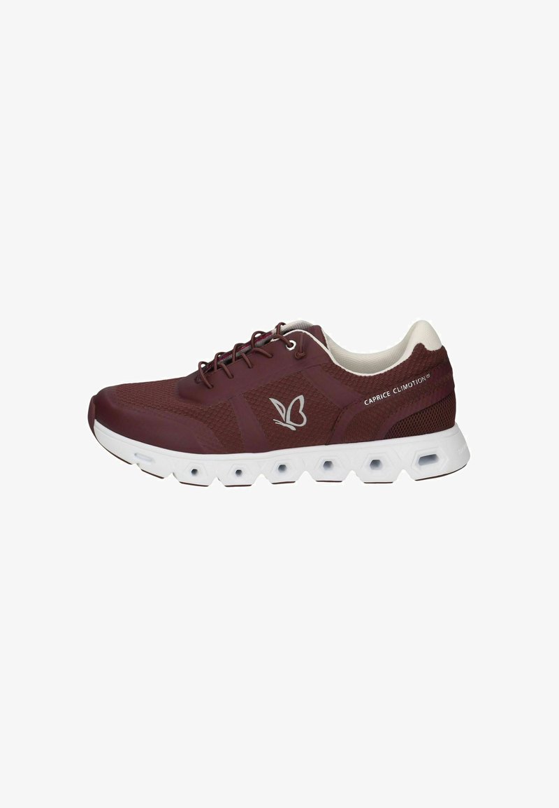 Scarpa sportiva bordeaux con tomaia strutturata, suola bianca a contrasto, allacciatura frontale e logo a farfalla di lato.