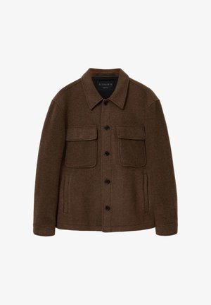 Brun uldjakke med krave, knaplukning, to forlommer og en let struktureret finish. Har et logo på brystet.