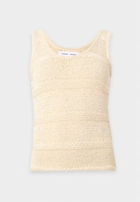 Débardeur tricoté sans manches de couleur crème avec un motif à rayures horizontales texturé et un col rond.