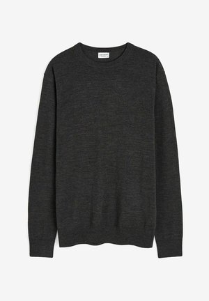 Mørk grå crew neck sweater lavet af et blødt, tekstureret materiale. Har lange ærmer og rib-strikket kant og manchetter.