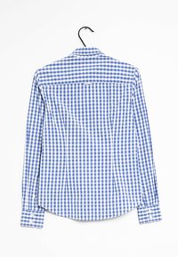 Blå och vit rutiga långärmad skjorta, bomullstyg, knäppte manschetter, böjd fåll, med en hängare i nacken på kragen.