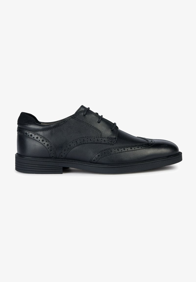 Scarpa da uomo in pelle nera con dettagli brogue, chiusura con lacci, punta arrotondata e suola in gomma testurizzata. Design classico con accenti sobri.
