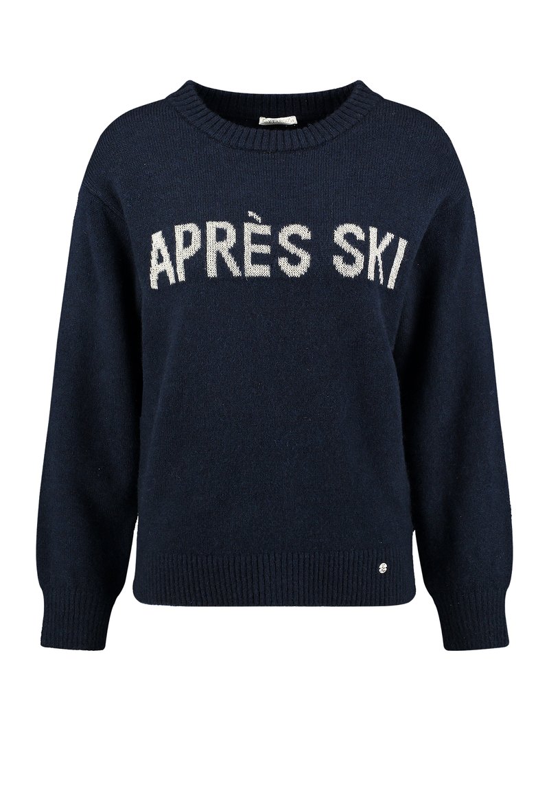 Dunkelblauer Pullover mit der weiß gestrickten Aufschrift "APRÈS SKI". Merkmale sind ein gerippter Rundhalsausschnitt und Bündchen, eine weiche Textur und ein figurnaher Schnitt.