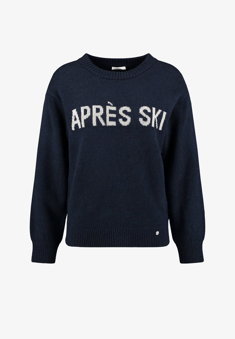 Dunkelblauer Pullover mit der weiß gestrickten Aufschrift "APRÈS SKI". Merkmale sind ein gerippter Rundhalsausschnitt und Bündchen, eine weiche Textur und ein figurnaher Schnitt.