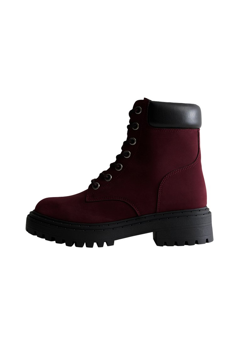 Stivaletti stringati