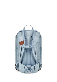 Zaino ergonomico azzurro chiaro con spallacci regolabili imbottiti, fibbie sul petto e in vita, pannello posteriore traspirante e maniglia superiore.