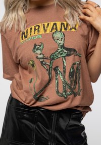 Paradiso Clothing NIRVANA INCESTICIDE - Print T-shirt - brown