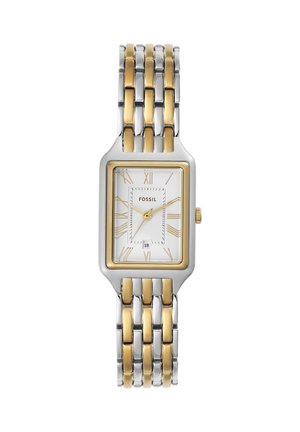 Montre-bracelet rectangulaire argent et or avec cadran blanc, chiffres romains dorés, trois aiguilles, guichet date et bracelet métallique bicolore lié.