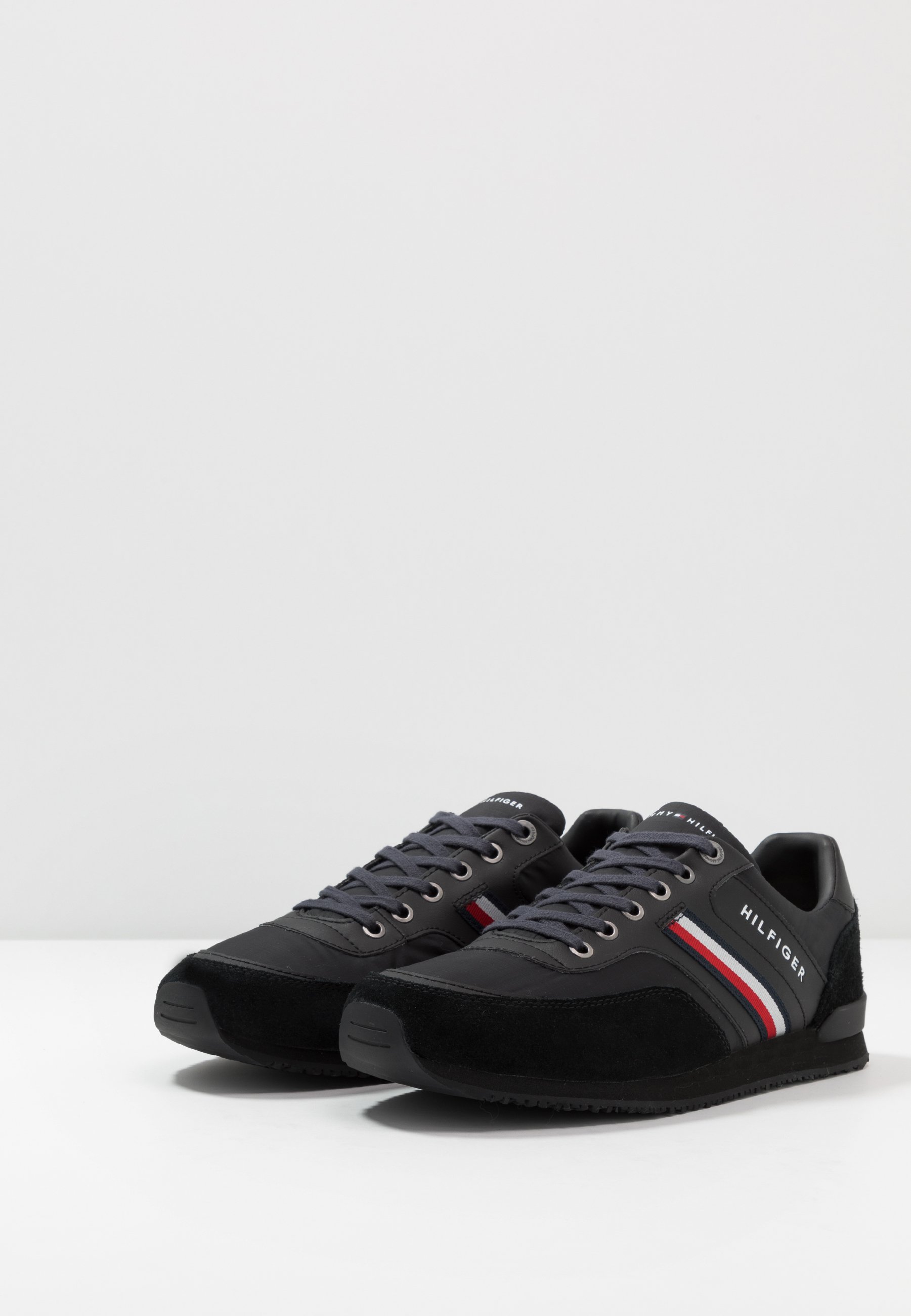 iconic runner tommy hilfiger