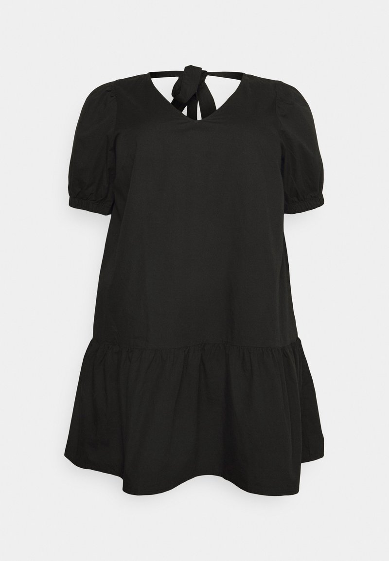 Vestito nero a maniche corte con maniche a palloncino, orlo della gonna arricciato e scollo a V legato con un fiocco sul retro del collo.