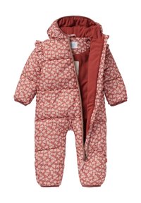 Vadderad helkroppsoverall i rosa med vitt blommigt mönster, med röd foder och en frontdragkedja för enkel påtagning. Volangdetalj vid axlarna.