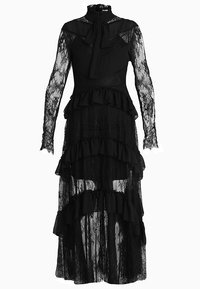 Abito nero in pizzo con maniche lunghe, collo alto e dettaglio a fiocco. Presenta strati arruffati e una silhouette fluida, mettendo in mostra una trama intricata.