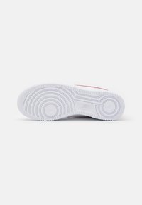 Nike Sportswear AIR FORCE 1 07 ESS - Tenisky - white/rust pink