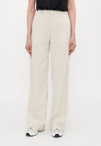 Vero Moda Tall VMSOFFIE WIDE  - Pantalon classique - birch