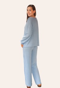 Cupshe BUTTON DRAWSTRING WAIST SET - Pigiama - light blue