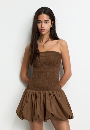 PULL&BEAR SHORT BALLOON - Juhlamekko - brown