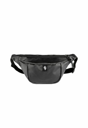 Zwarte nylon heuptas met voorvak met rits, verstelbare band en klein wit diamantvormig logo aan de voorkant.