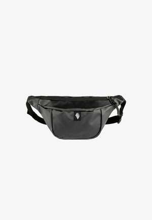 Zwarte nylon heuptas met voorvak met rits, verstelbare band en klein wit diamantvormig logo aan de voorkant.