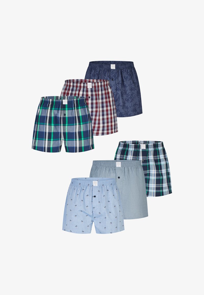 Six paires de boxers pour hommes dans des motifs variés, comprenant un écossais bleu, un écossais rouge, un bleu marine avec imprimé de feuilles, un bleu clair avec petits palmiers, et un uni bleu clair.