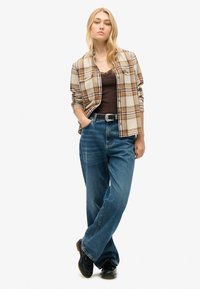 Superdry & Co ESSENTIAL brązowy