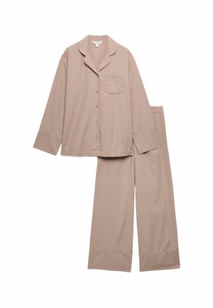 Beige pyjamasskjorte med lange ærmer, knapper foran, forlommer og matchende vidde bukser på hvid baggrund.