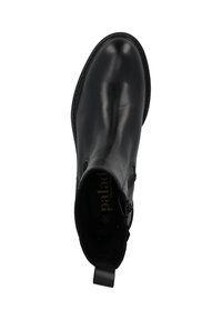 Czarny skórzany botek za kostkę z okrągłym noskiem, bocznym zamkiem błyskawicznym, pętelką na pięcie i widocznym szyciem wokół podeszwy, widziany z góry.