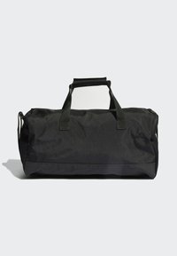 Bolso de deporte negro hecho de tejido duradero, que cuenta con dos asas superiores, un cierre con cremallera y bolsillos de malla laterales para un acceso fácil.